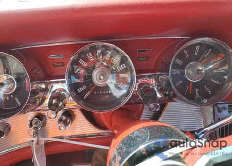 1962 Ford Thunderbir из США, поврежденный, VIN 2Y89Z151925